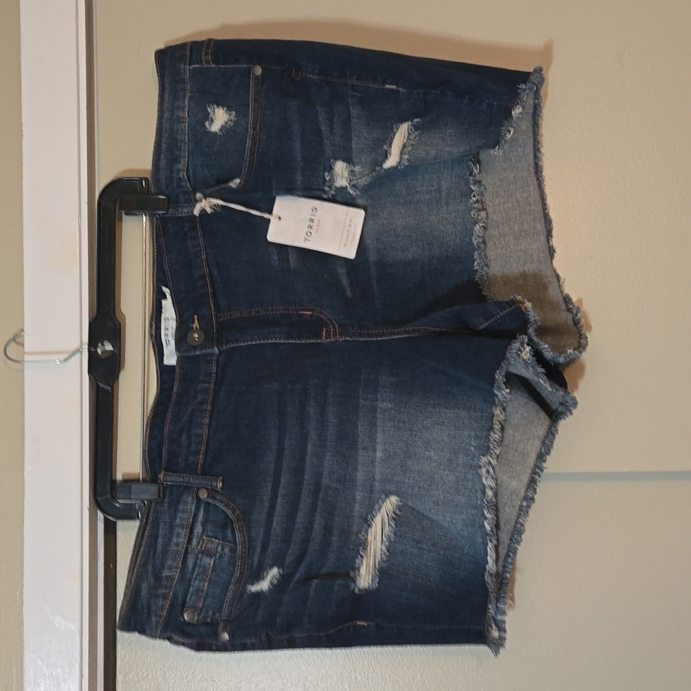 Torrid We Swear By The Fit Ripped Denim Cutoff Shorts Size 26 NWT